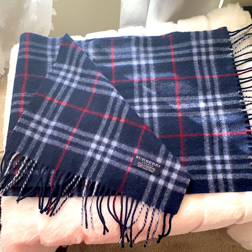 ❤️Navy Novacheck  Burberry Scarf!!